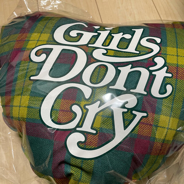 新品未使用:Girls don’t cry 伊勢丹限定　クッション