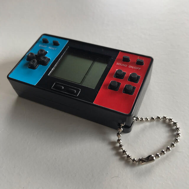 Nintendo Switch(ニンテンドースイッチ)の任天堂スイッチ　キーホルダー付き液晶ミニゲーム  : 26ゲーム内蔵 エンタメ/ホビーのゲームソフト/ゲーム機本体(携帯用ゲーム機本体)の商品写真