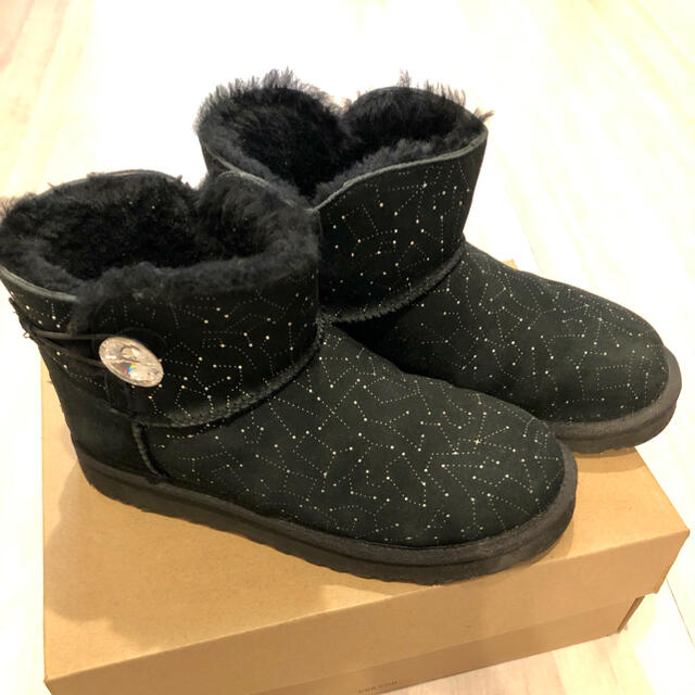 UGGのブーツ　黒　限定モデル