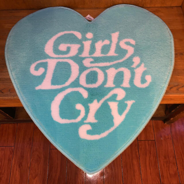 GDC(ジーディーシー)のgirls don't cry ラグマット インテリア/住まい/日用品のラグ/カーペット/マット(ラグ)の商品写真