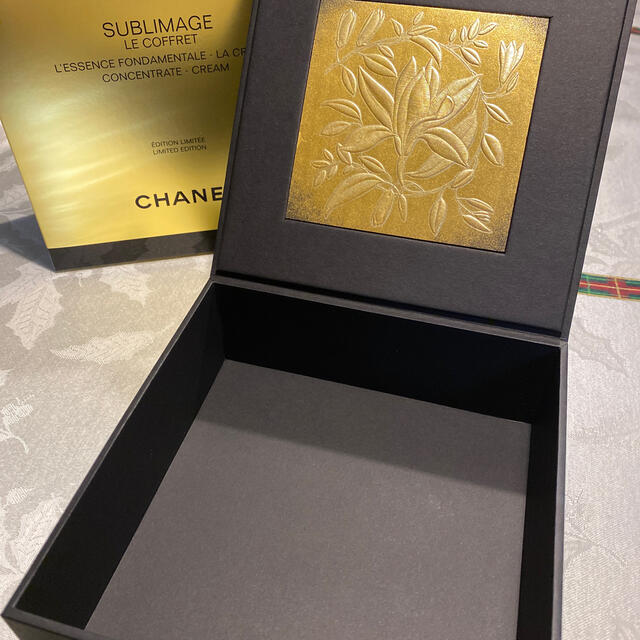 CHANEL(シャネル)のCHANEL シャネル サブリマージュ 限定コフレボックス 箱のみ 未使用新品 レディースのファッション小物(ポーチ)の商品写真