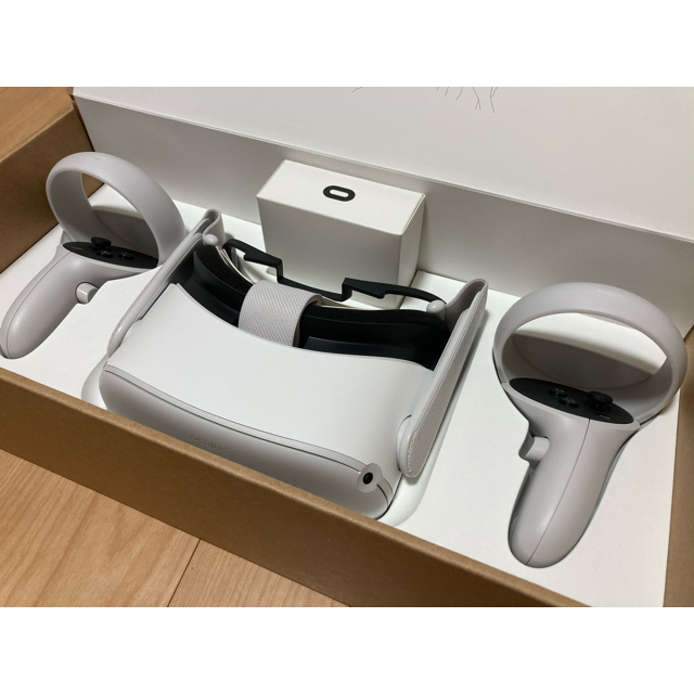 【美品】oculus quest2 64GB VRヘッドセット エンタメ/ホビーのゲームソフト/ゲーム機本体(家庭用ゲーム機本体)の商品写真