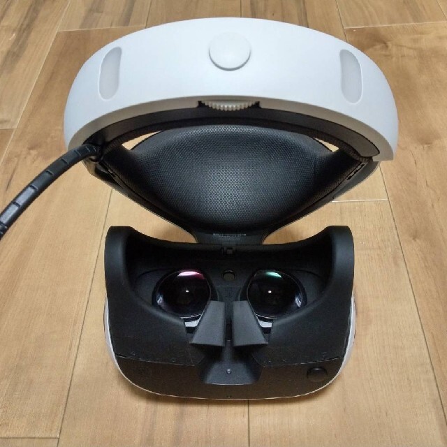 PlayStation VR(プレイステーションヴィーアール)のPSVR（CUH-ZVR1） エンタメ/ホビーのゲームソフト/ゲーム機本体(家庭用ゲーム機本体)の商品写真