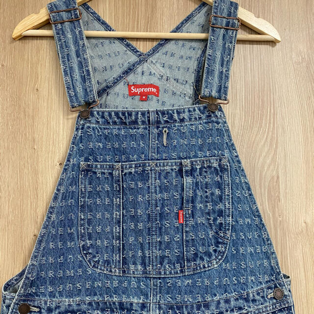 Supreme(シュプリーム)のSupreme Jacquard Logos Denim Overalls メンズのパンツ(サロペット/オーバーオール)の商品写真