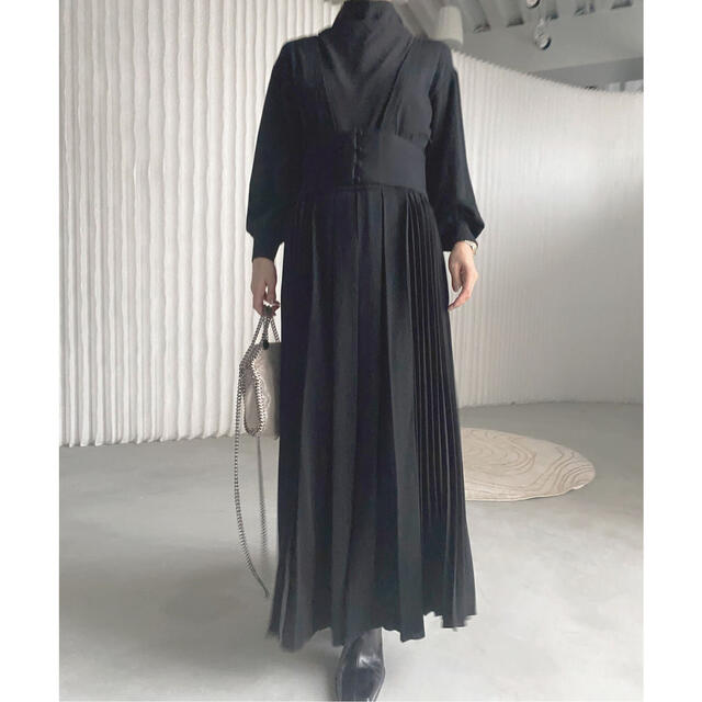 Ameri VINTAGE(アメリヴィンテージ)のAmeriVINTAGE SIDE PLEATS KNIT DRESS  レディースのワンピース(ロングワンピース/マキシワンピース)の商品写真