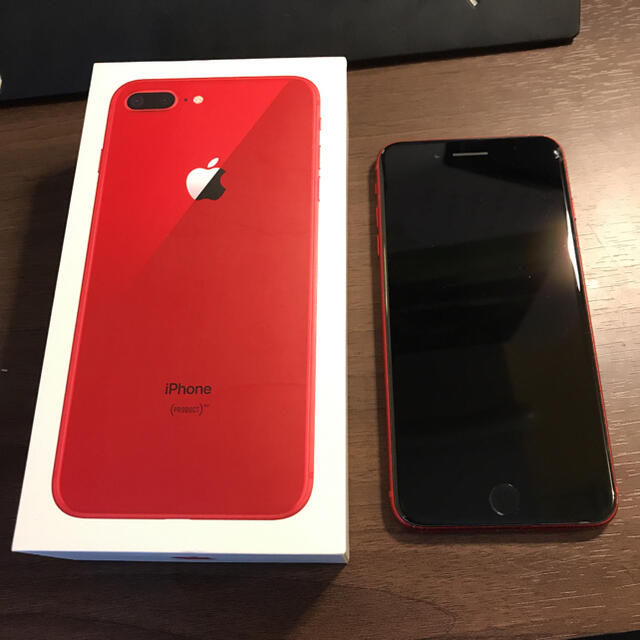 Apple(アップル)のiPhone 8 Plus Red 256GB docomo スマホ/家電/カメラのスマートフォン/携帯電話(スマートフォン本体)の商品写真