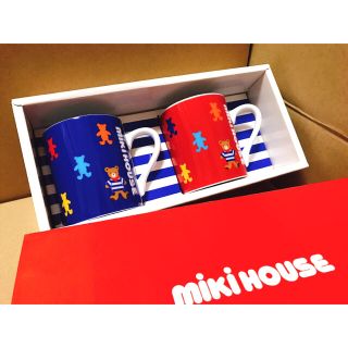 ミキハウス(mikihouse)の●最終値下げ●【美品・未使用】miki HOUSE / ペアマグカップ《青・赤》(グラス/カップ)