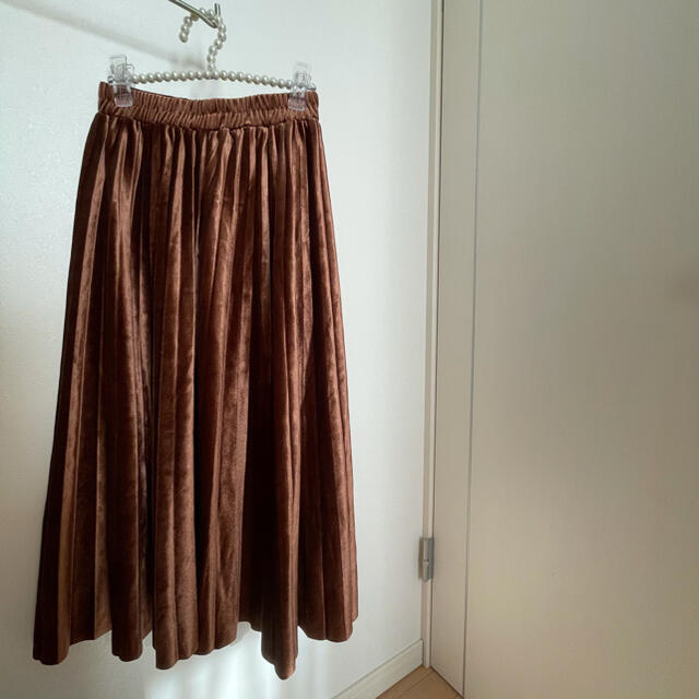 CHU XXX(チュー)のchuu ブラウン　韓国　ベロア　ロングスカート レディースのスカート(ロングスカート)の商品写真