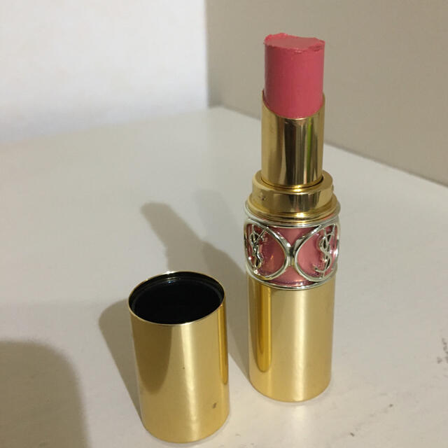 Yves Saint Laurent Beaute(イヴサンローランボーテ)のイブサンローラン ルージュ 1番人気15番 コスメ/美容のベースメイク/化粧品(口紅)の商品写真