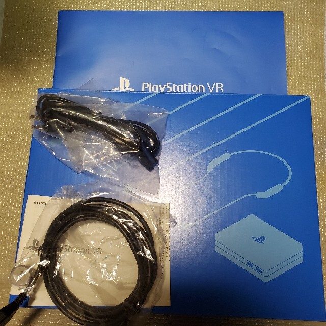 PlayStation VR(プレイステーションヴィーアール)のPlaystationVR CUHJ-16003  エンタメ/ホビーのゲームソフト/ゲーム機本体(家庭用ゲーム機本体)の商品写真