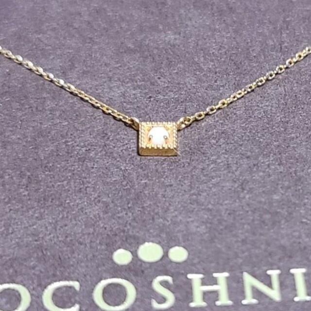 COCOSHNIK(ココシュニック)のCOCOSHNIK　　K10　　ホワイトカルセドニーネックレス レディースのアクセサリー(ネックレス)の商品写真