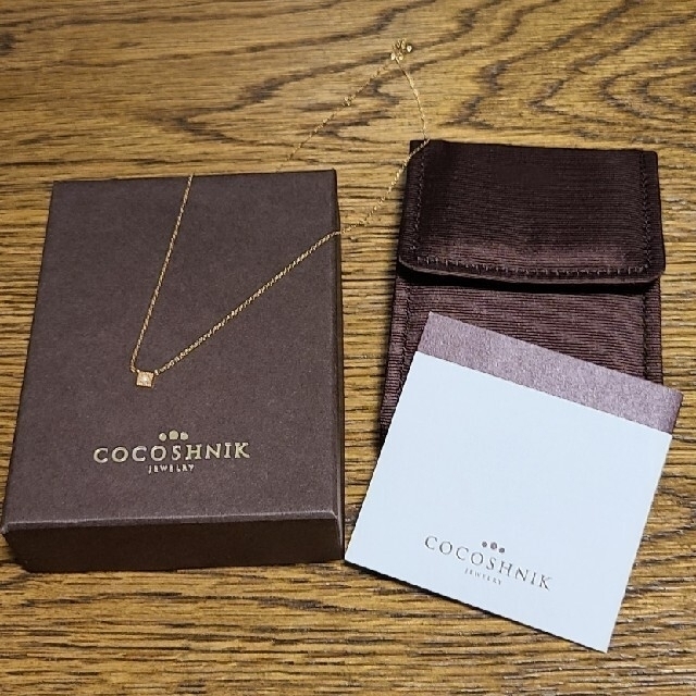 COCOSHNIK(ココシュニック)のCOCOSHNIK　　K10　　ホワイトカルセドニーネックレス レディースのアクセサリー(ネックレス)の商品写真