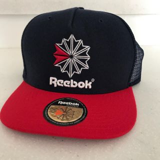 リーボック(Reebok)のリーボック　キャップ　新品　未使用(キャップ)