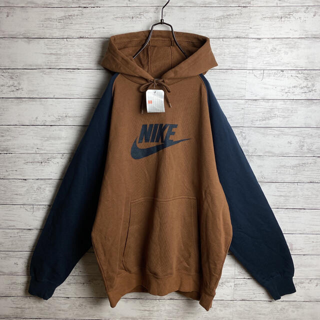 NIKE(ナイキ)の【入手困難‼︎】【新品】NIKE◎スウォッシュロゴ XL 茶紺 パーカー メンズのトップス(パーカー)の商品写真