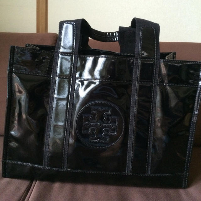 【極美品】トリーバーチ  tory burch エナメル　レザートートバッグ