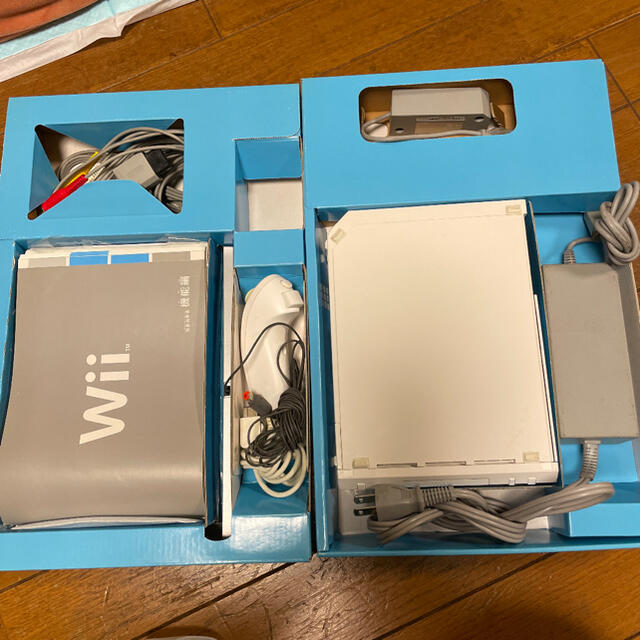 Wii(ウィー)のNintendo Wii 本体 エンタメ/ホビーのゲームソフト/ゲーム機本体(家庭用ゲーム機本体)の商品写真