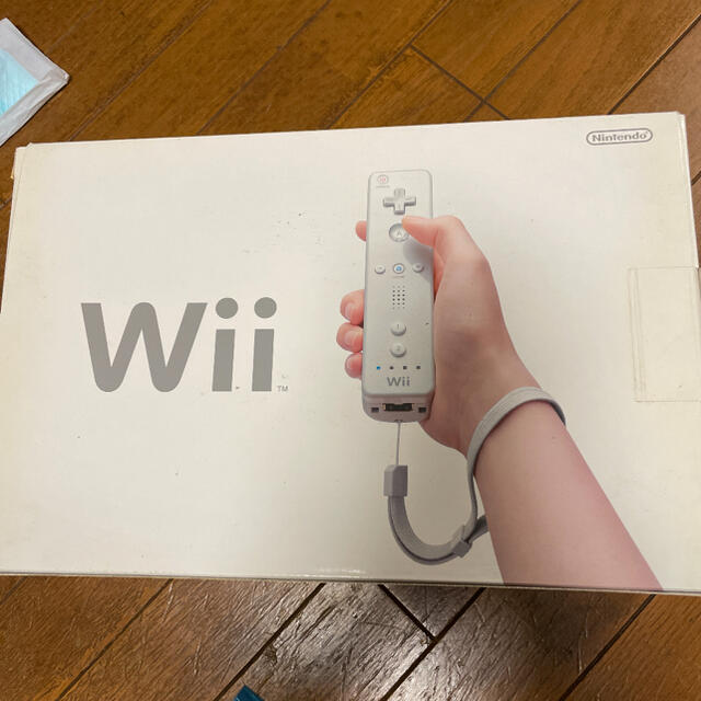 Wii(ウィー)のNintendo Wii 本体 エンタメ/ホビーのゲームソフト/ゲーム機本体(家庭用ゲーム機本体)の商品写真