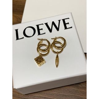 ロエベ(LOEWE)の loewe  アナグラム アシンメトリック ピアス(ピアス)