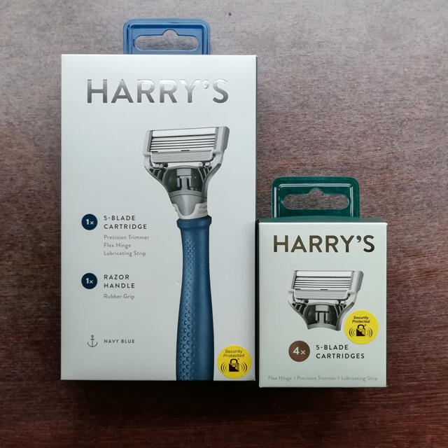 Harry'sの髭剃りキット(本体1本+替刃1個)&替刃４個入 コスメ/美容のシェービング(カミソリ)の商品写真
