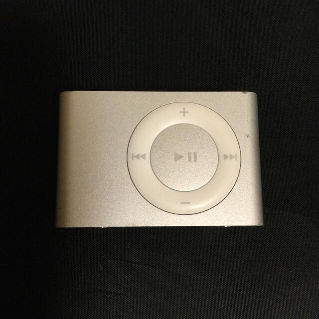 Apple(アップル)のiPod shuffle  本体のみ スマホ/家電/カメラのオーディオ機器(ポータブルプレーヤー)の商品写真