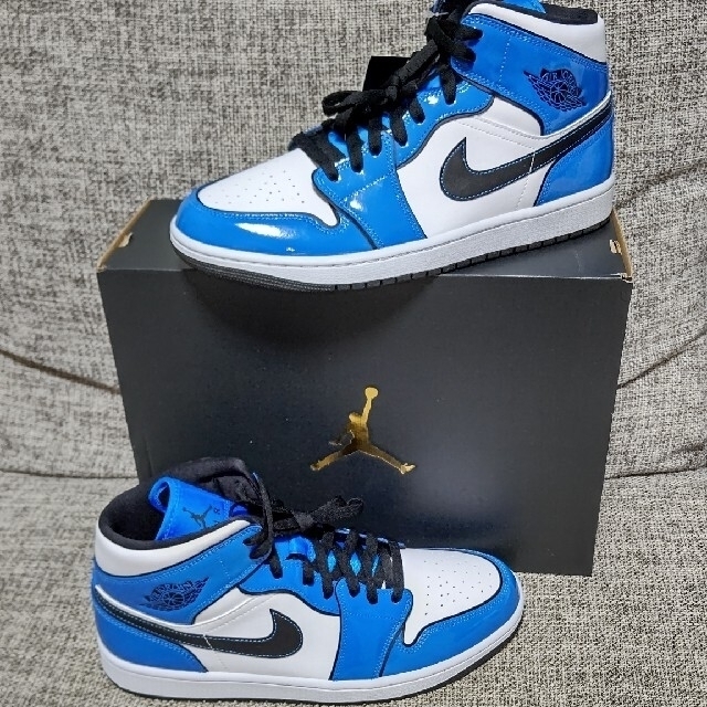 NIKE(ナイキ)のNIKE AIR JORDAN 1 MID SIGNAL BLUE 28.5cm メンズの靴/シューズ(スニーカー)の商品写真