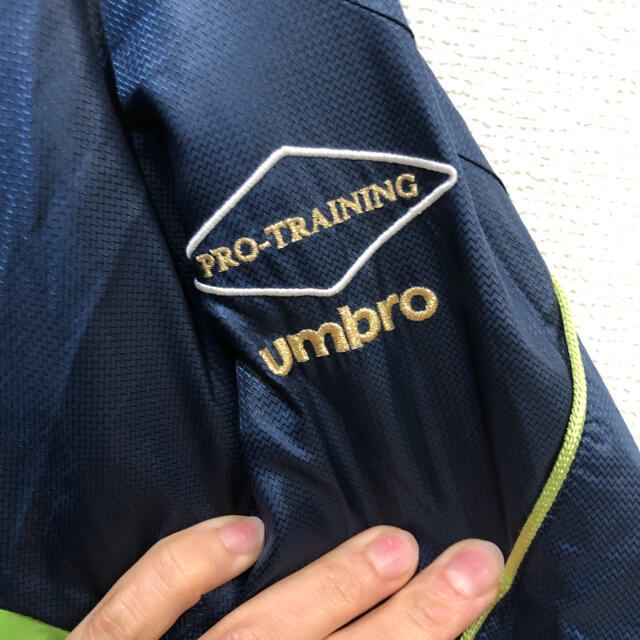 UMBRO(アンブロ)のアンブロ　umbro ピステ　中綿あり　キッズ　子供用　160㎝ キッズ/ベビー/マタニティのキッズ服男の子用(90cm~)(その他)の商品写真