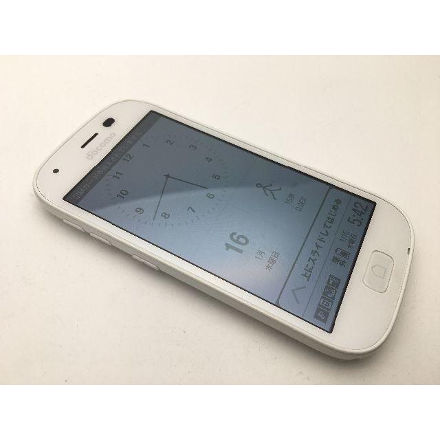 富士通(フジツウ)のSIMフリー ドコモ らくらくスマートフォン4 F-04J ホワイト中古371 スマホ/家電/カメラのスマートフォン/携帯電話(スマートフォン本体)の商品写真