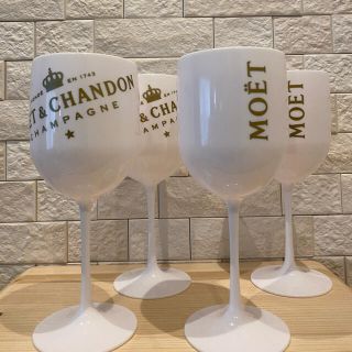 モエエシャンドン(MOËT & CHANDON)のゆか様専用　モエシャンドン　シャンパングラス　白3脚＋ゴールド3脚セット(食器)