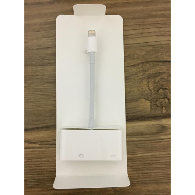 Apple(アップル)の【美品】Apple Lightning to VGA Adapter スマホ/家電/カメラのテレビ/映像機器(映像用ケーブル)の商品写真