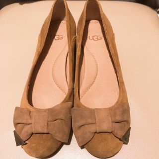 アグ(UGG)のUGG リボンパンプス　サイズ5(ハイヒール/パンプス)