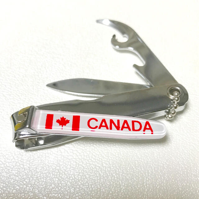 CANADA GOOSE(カナダグース)のカナダ🇨🇦 爪切り おまけピンバッジ 3個 未使用 キッズ/ベビー/マタニティの洗浄/衛生用品(爪切り)の商品写真
