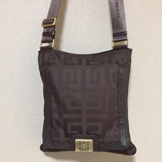 ジバンシィ(GIVENCHY)のジバンシイ ショルダーバッグ ロゴプレート(ショルダーバッグ)