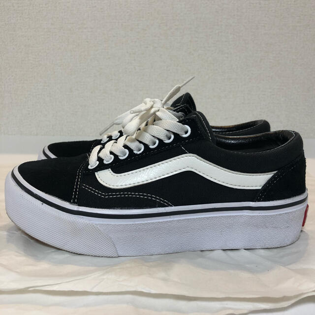 VANS(ヴァンズ)の【専用品】【VANS】オールドスクールプラットフォーム 〔22.5cm〕 レディースの靴/シューズ(スニーカー)の商品写真