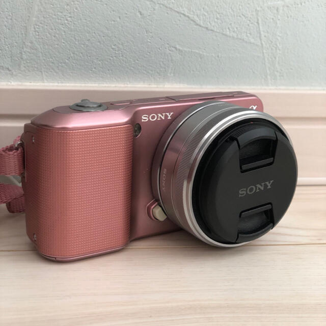 SONY(ソニー)のSONY αNEX-3 ピンク スマホ/家電/カメラのカメラ(ミラーレス一眼)の商品写真
