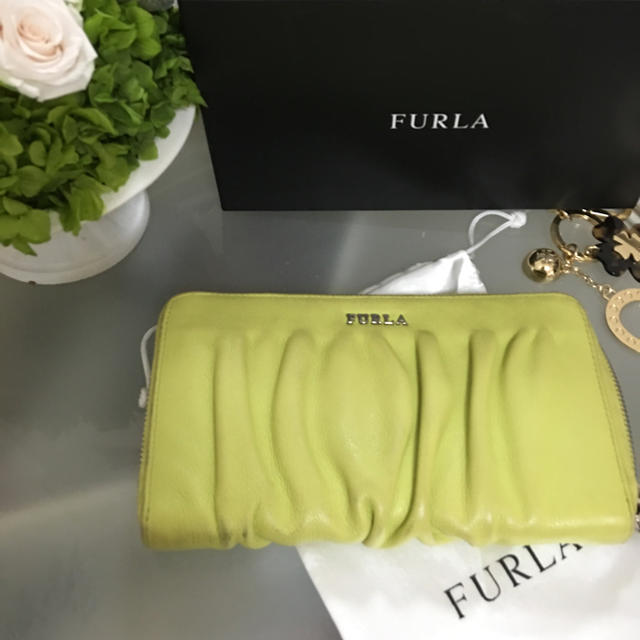 Furla(フルラ)のフルラ 鮮やかカラードレープな長財布格安 レディースのファッション小物(財布)の商品写真