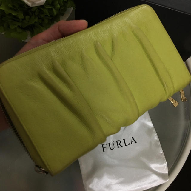 Furla(フルラ)のフルラ 鮮やかカラードレープな長財布格安 レディースのファッション小物(財布)の商品写真