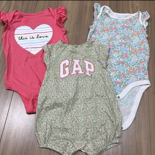 ベビーギャップ(babyGAP)のbabyGAP ロンパース　3枚　花柄　next zara リバティ好きさんに(ロンパース)