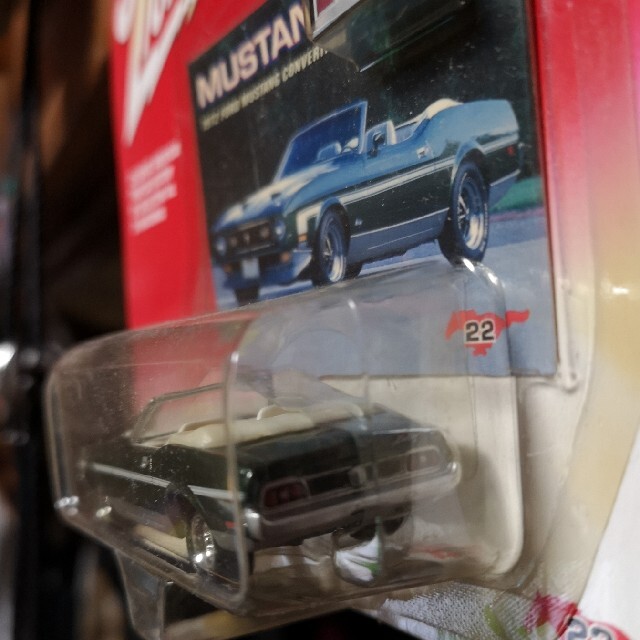 1972 FORD MUSTANG CONVERTIBLE　1/64ミニカー エンタメ/ホビーのおもちゃ/ぬいぐるみ(ミニカー)の商品写真