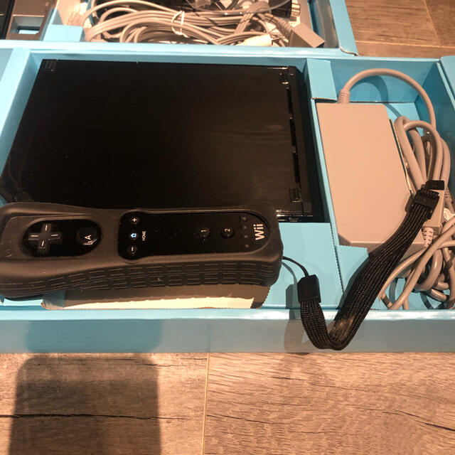 Wii(ウィー)のライフセーバー様専用　Wii+ニュースーパーマリオブラザーズ エンタメ/ホビーのゲームソフト/ゲーム機本体(家庭用ゲームソフト)の商品写真