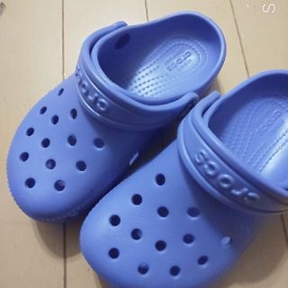 クロックス(crocs)のcrocs サンダル 17.5 色は画像2に近い 紫(サンダル)