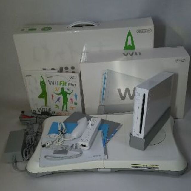 Wii - Wii本体一式+バランスボード＋Wii Fit Plusソフト