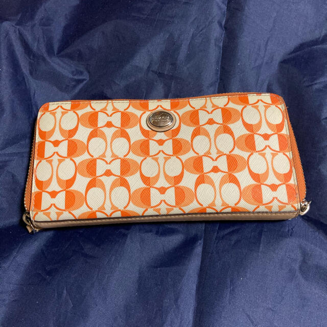 COACH(コーチ)の値下げ！コーチシグネチャーラウンドジップ長財布 レディースのファッション小物(財布)の商品写真