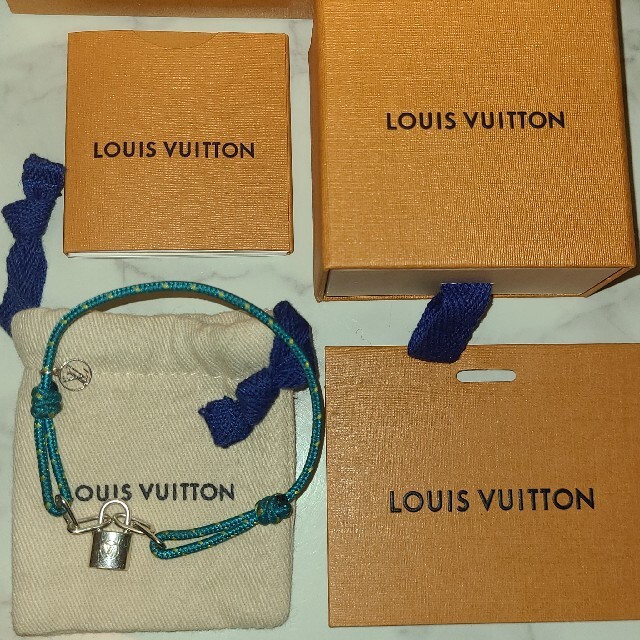 LOUIS VUITTON(ルイヴィトン)の早い者勝ち ルイヴィトン シルバー・ロックイット ブルー S925製 メンズのアクセサリー(ブレスレット)の商品写真