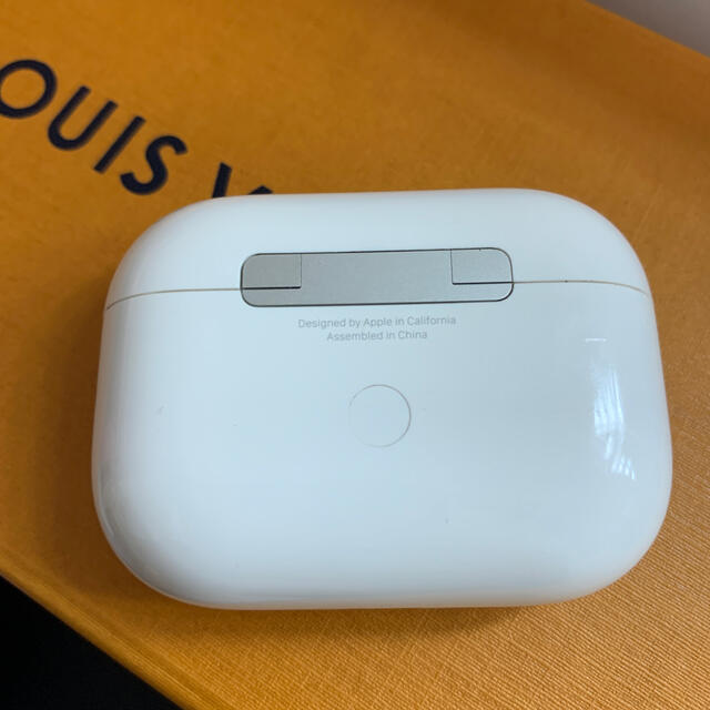 Apple(アップル)のAirPods pro スマホ/家電/カメラのオーディオ機器(ヘッドフォン/イヤフォン)の商品写真