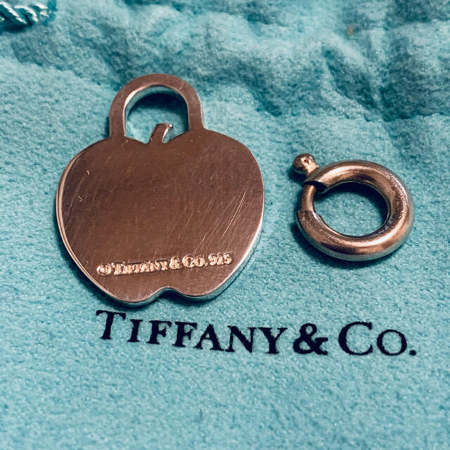 Tiffany & Co.(ティファニー)の【hide09様専用商品です】ティファニーのシルバー　アップルチャーム レディースのアクセサリー(チャーム)の商品写真