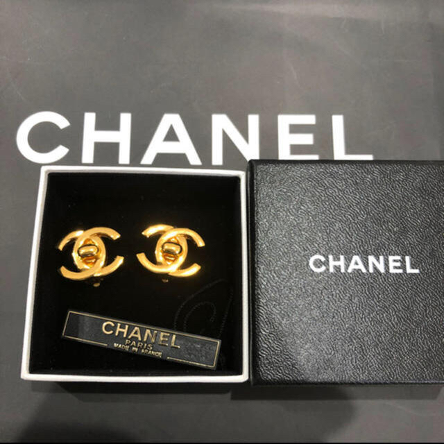 CHANEL ターンロック イヤリング