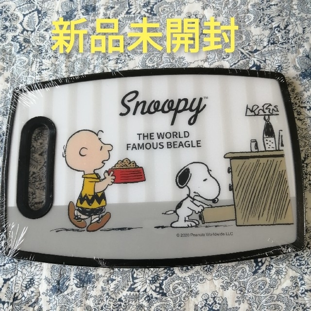 SNOOPY(スヌーピー)の【即購入OK(^-^)】スヌーピー  カッティングボード まな板 ブラック エンタメ/ホビーのおもちゃ/ぬいぐるみ(キャラクターグッズ)の商品写真