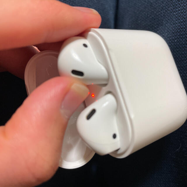 Apple(アップル)のApple アップル AirPods エアーポッズ  エアポッズ 純正品 スマホ/家電/カメラのオーディオ機器(ヘッドフォン/イヤフォン)の商品写真