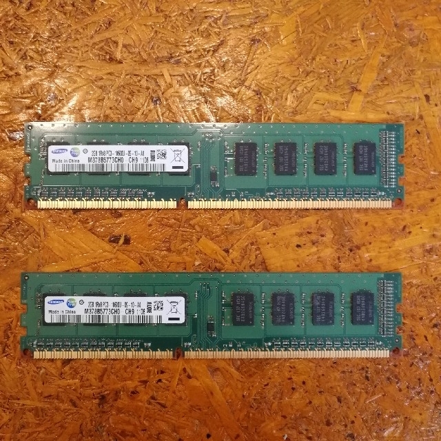 SAMSUNG(サムスン)のPC3-10600U 2GB×2(DDR3-1333) デスクトップ用メモリ スマホ/家電/カメラのPC/タブレット(PCパーツ)の商品写真