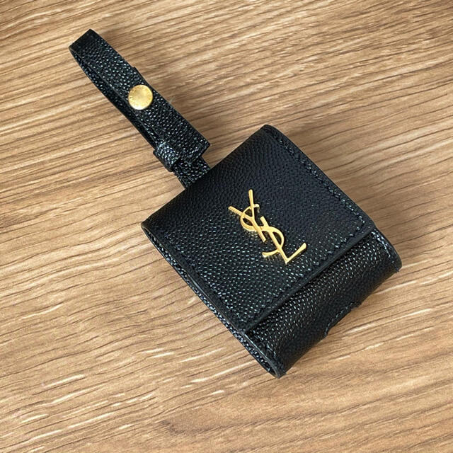 Saint Laurent(サンローラン)のサンローラン✩AirPods第一世代ケース✩美品✩翌日配送 スマホ/家電/カメラのスマホアクセサリー(モバイルケース/カバー)の商品写真